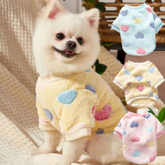 Colete Pet em Flanela com Estampa de Corações – Roupa para Cães de Pequeno e Médio Porte